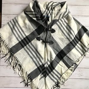 Signature Weekend One Size black off white poncho